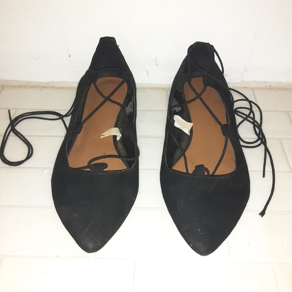 Mossimo faux suede strappy flat shoes size 8.5